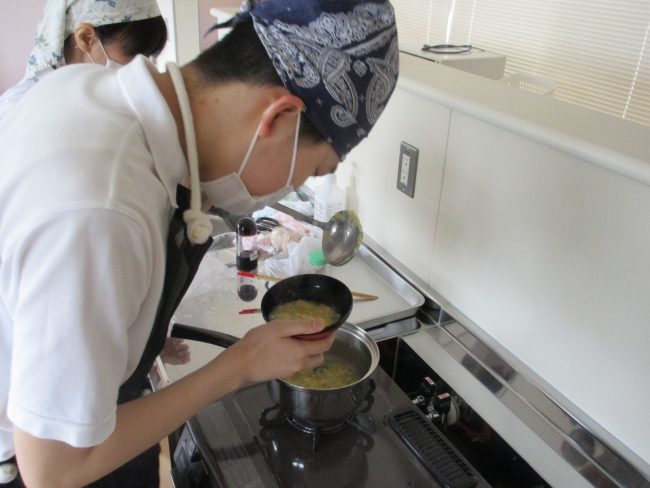 家庭科調理の様子